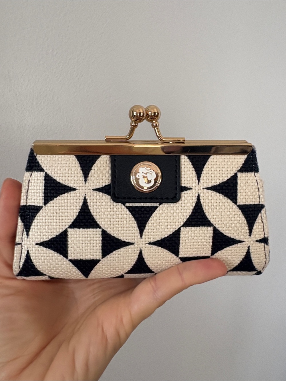 Kiss Lock Black & ivory Geometric Wallet